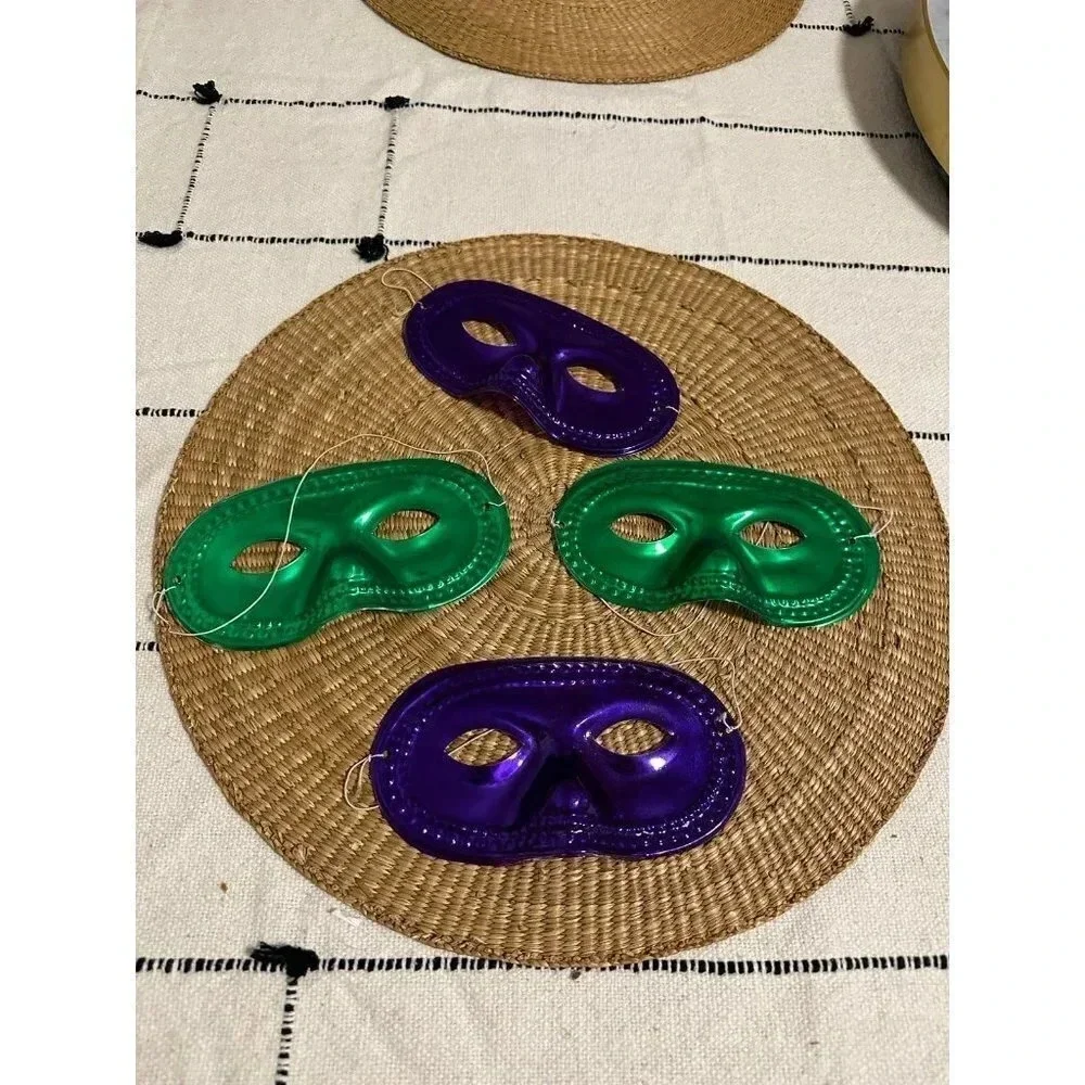 (4) Plastic Masquerade Masks